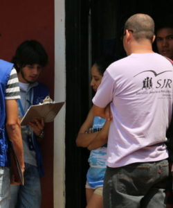 Miembros del equipo del JRS Venezuela durante una visita domiciliaria